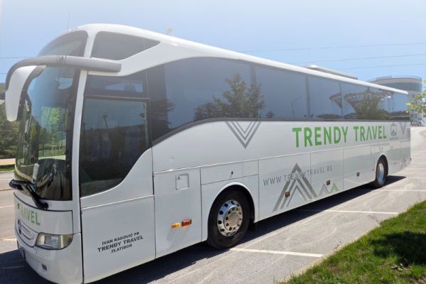 Designed for large-scale organized tours, international groups, and major event transportation from 30 to 52 seats.